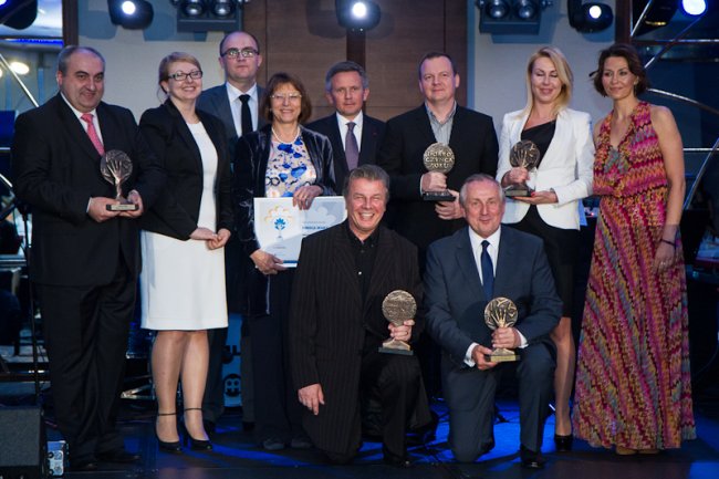 laureaci_konkursu_dobroczynca_roku_2012_i_prowadzaca_gale_anna_popek